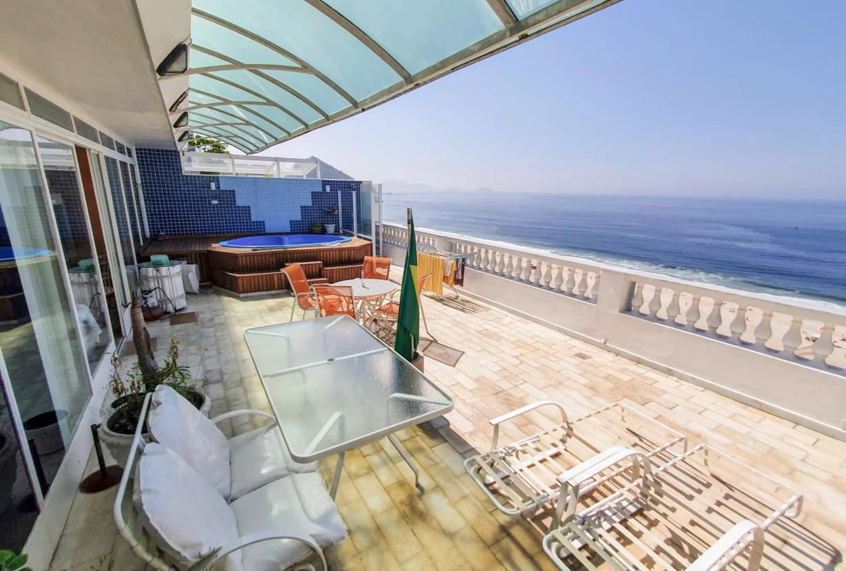 Rio480 – Seafront Penthouse in Copacabana
