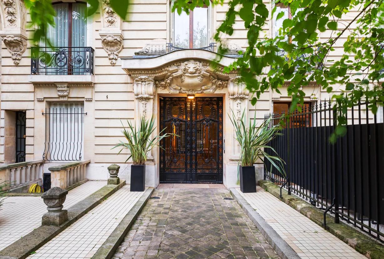 Par051 - Garden Apartment on Avenue Foch