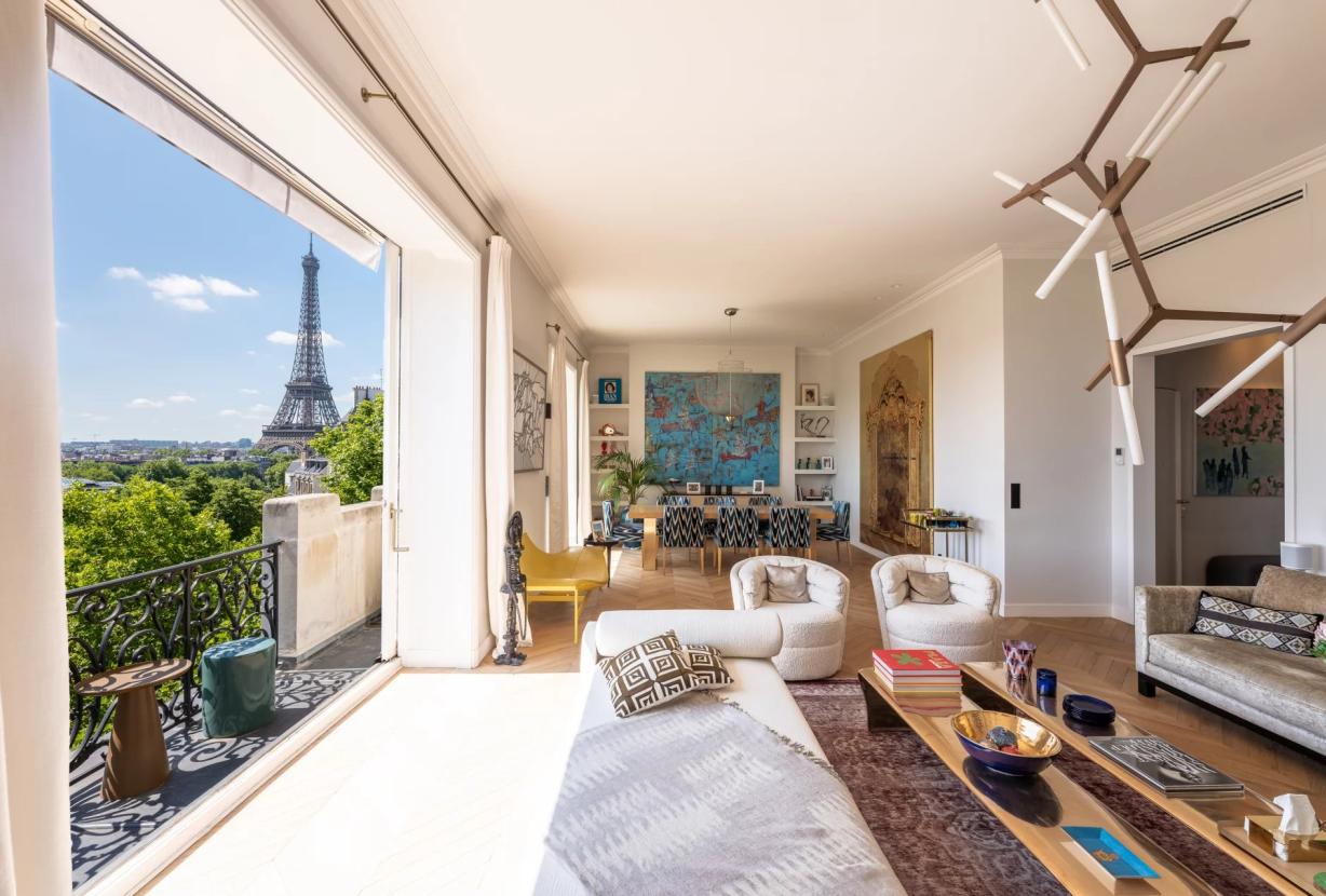 Par066 - Exceptional Paris Apartment with Panoramic Views