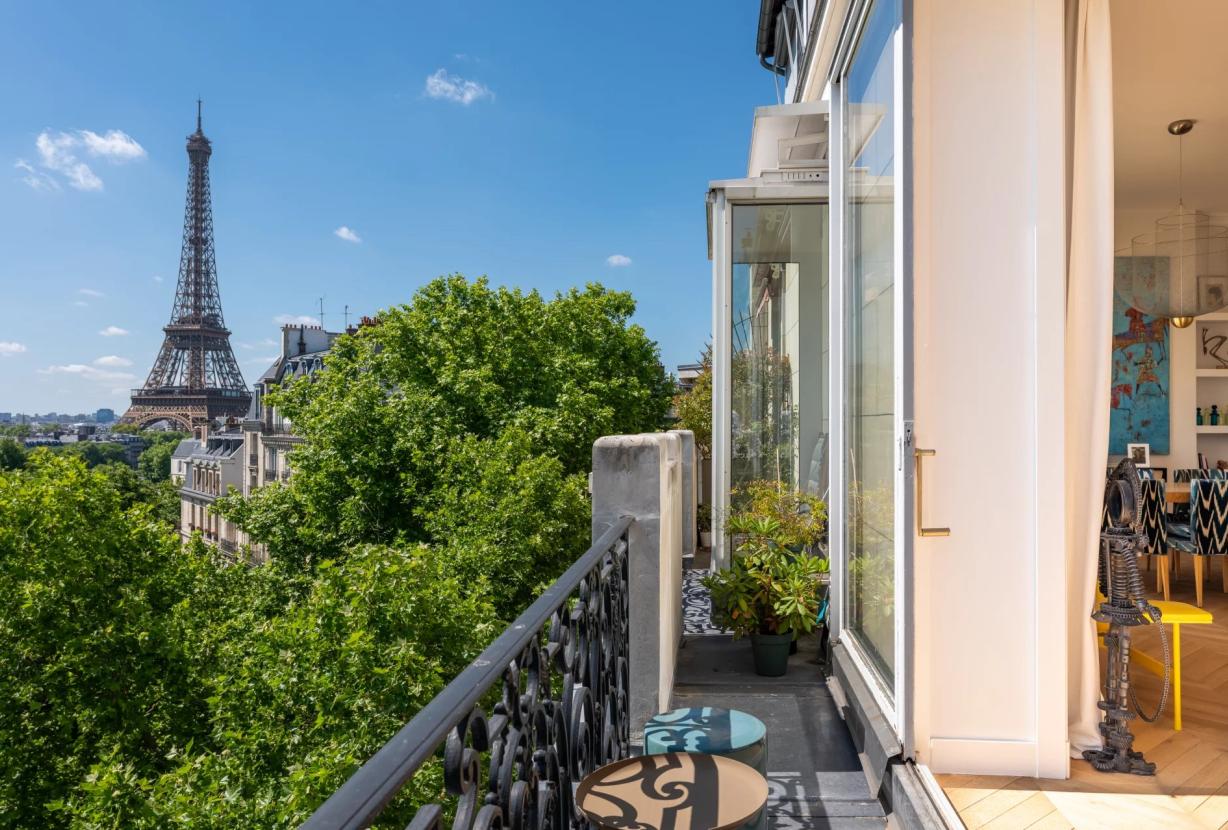 Par066 - Exceptional Paris Apartment with Panoramic Views