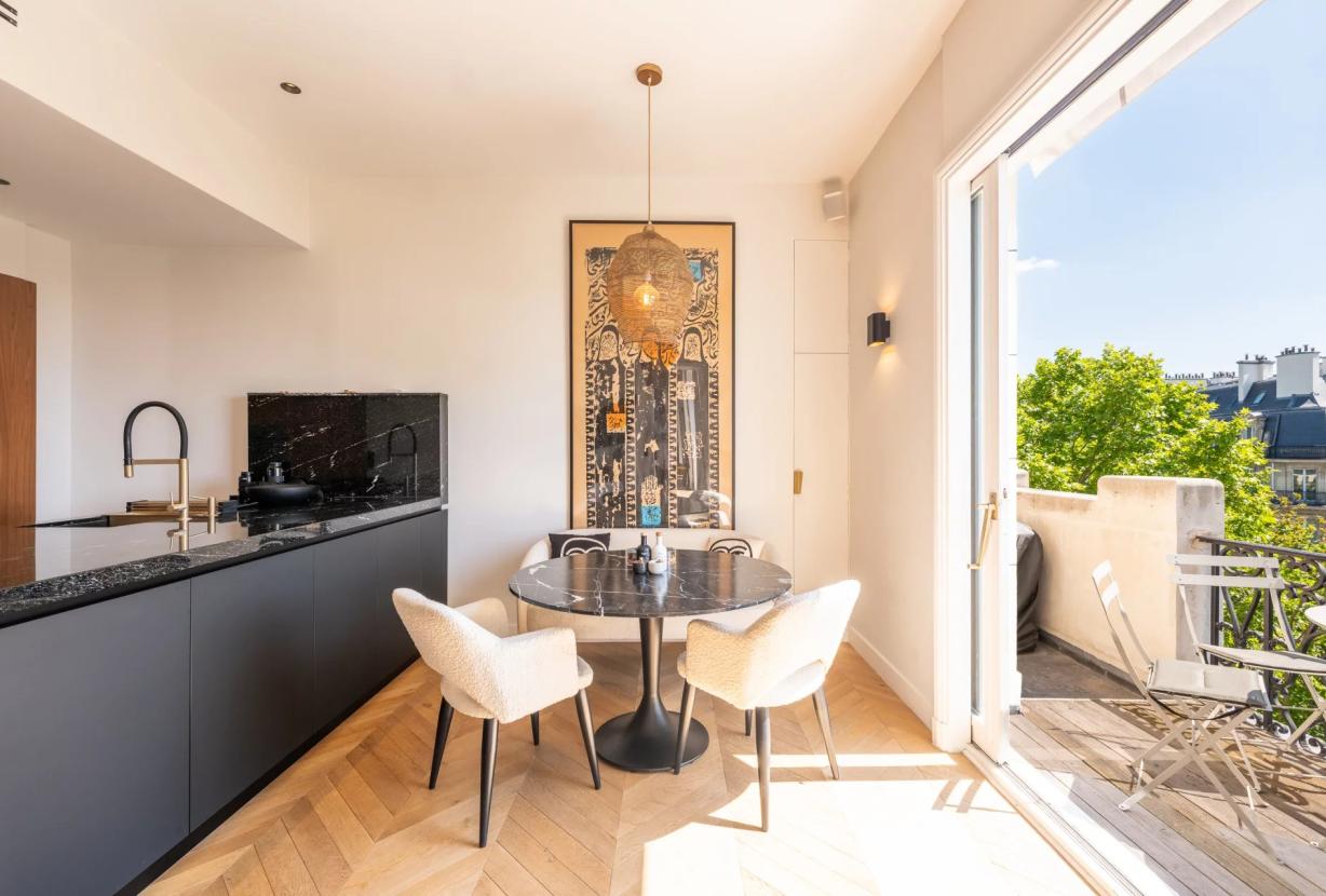 Par066 - Exceptional Paris Apartment with Panoramic Views