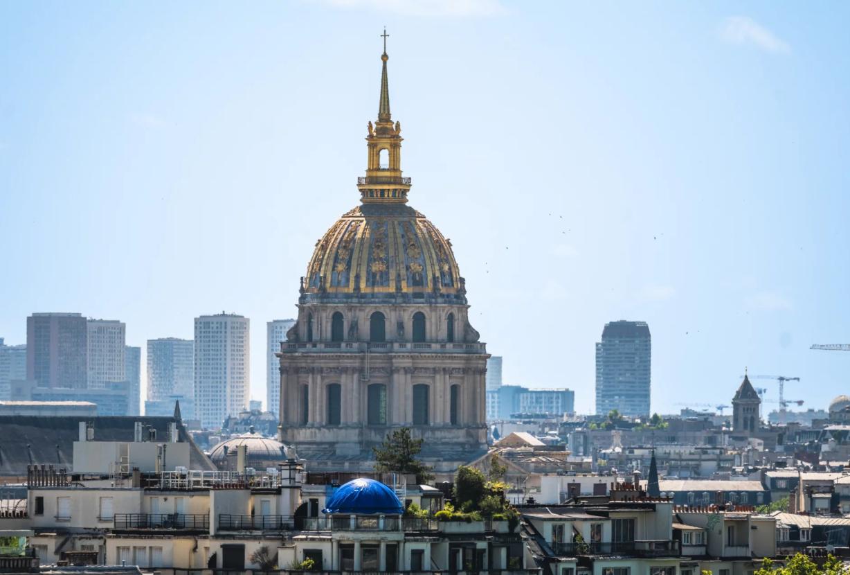 Par066 - Exceptional Paris Apartment with Panoramic Views