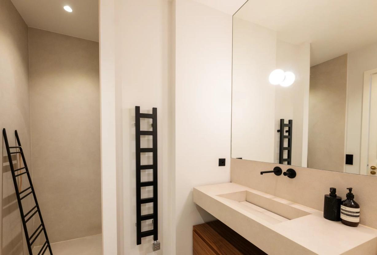 Par066 - Exceptional Paris Apartment with Panoramic Views