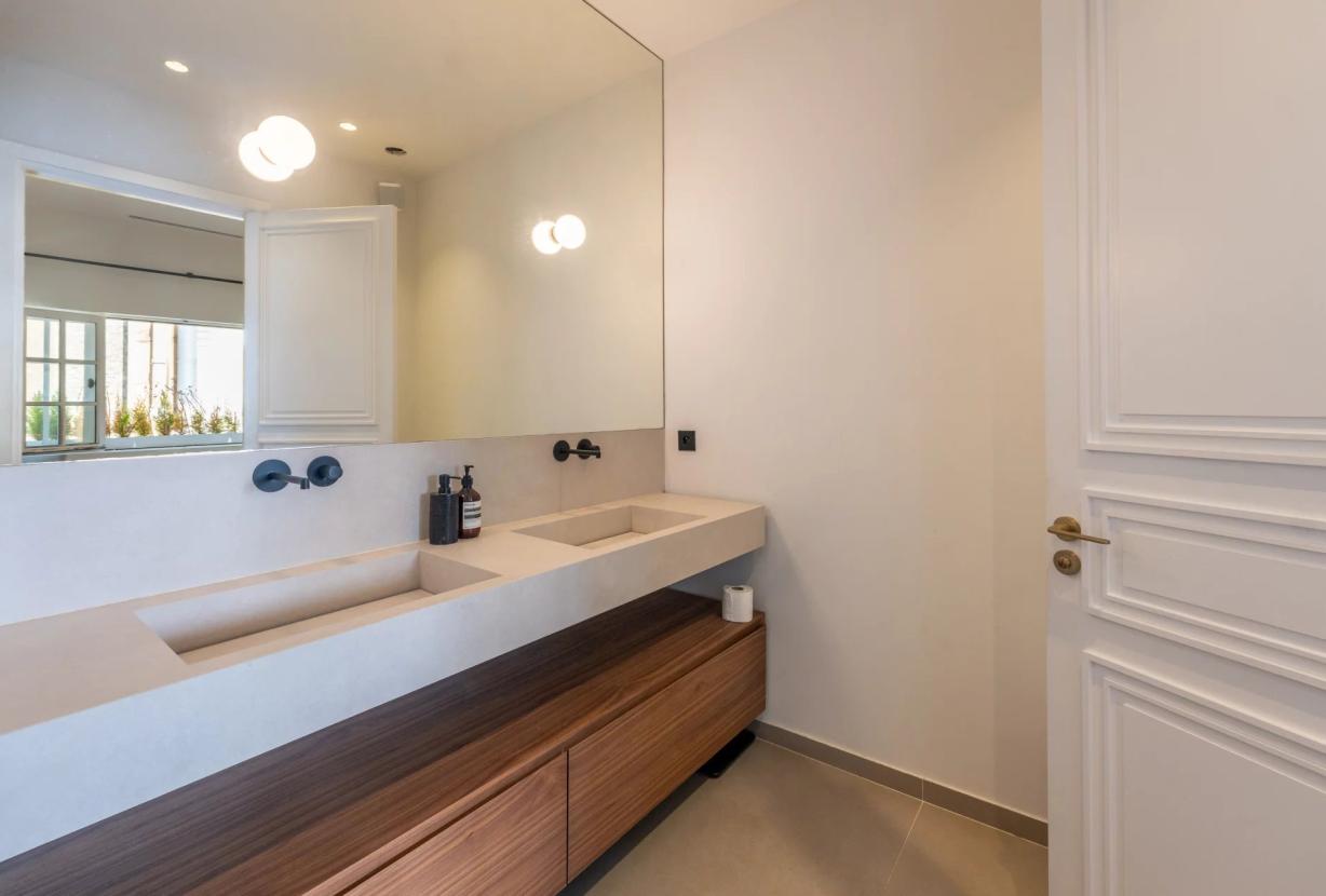 Par066 - Exceptional Paris Apartment with Panoramic Views