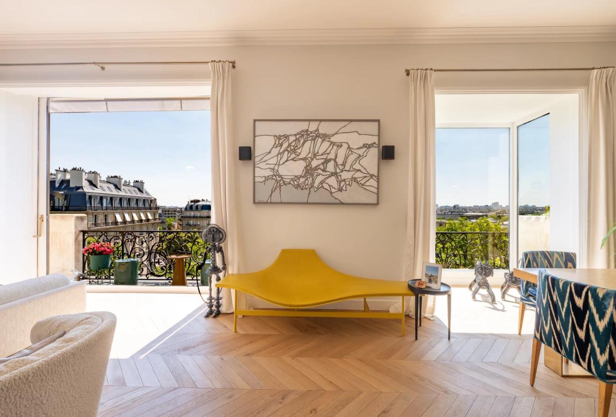 Par066 - Exceptional Paris Apartment with Panoramic Views