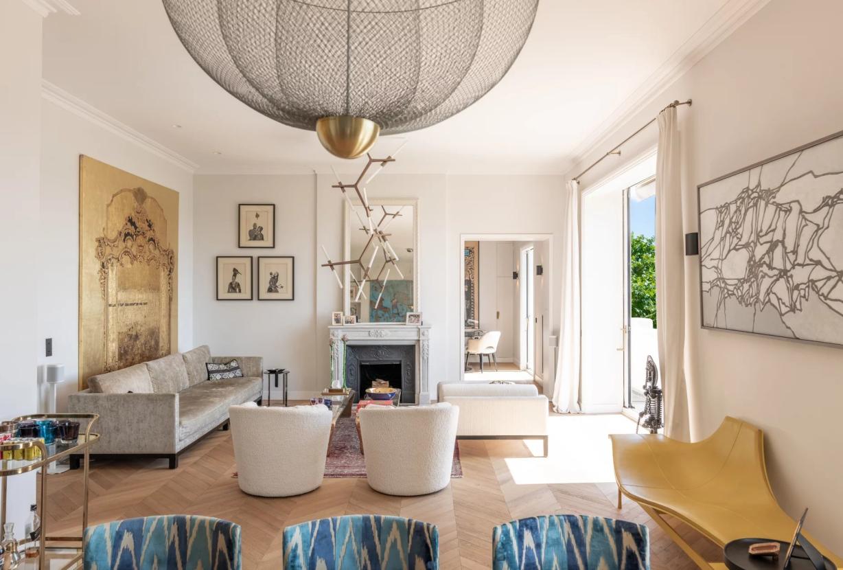 Par066 - Exceptional Paris Apartment with Panoramic Views