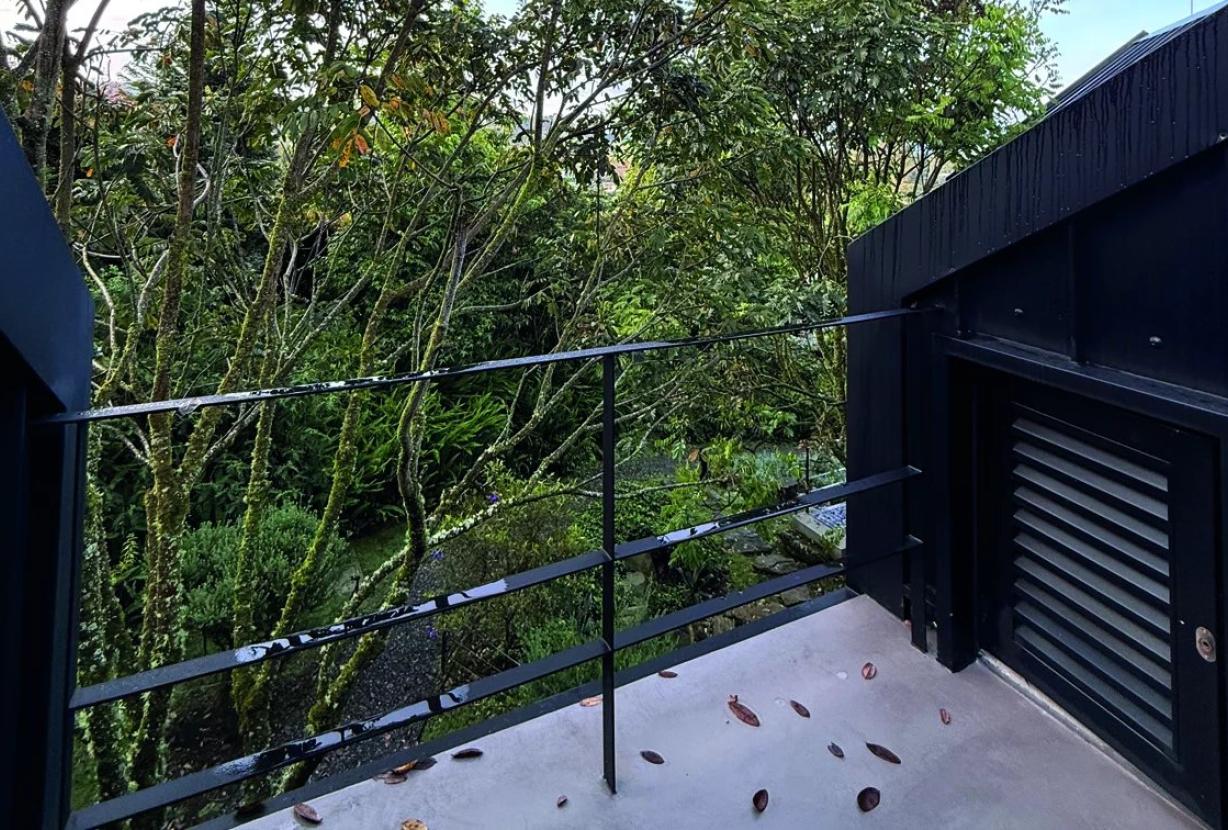 Med011 - Casa moderna con jardín en Alto de las Palmas