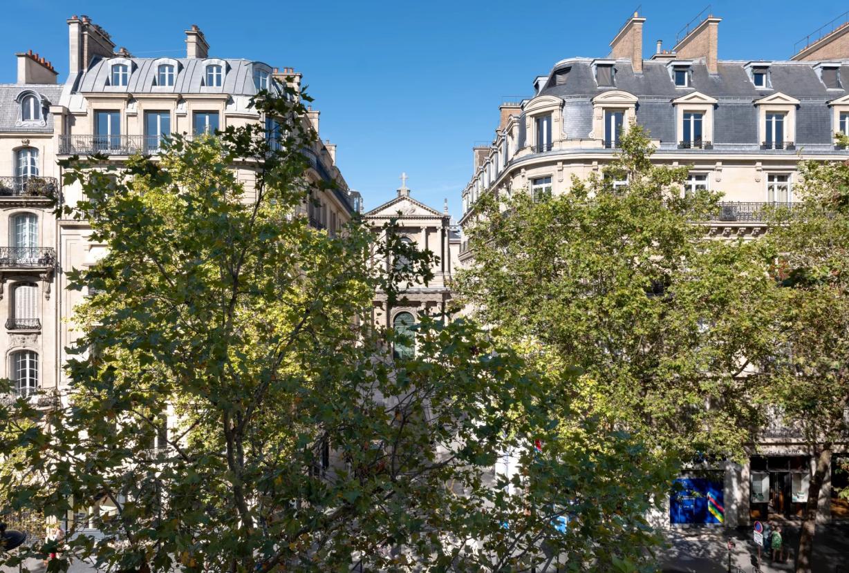 Par070 - Exceptional Apartment in the Heart of Saint-Germain-des-Prés