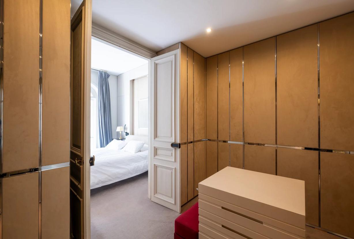 Par070 - Exceptional Apartment in the Heart of Saint-Germain-des-Prés