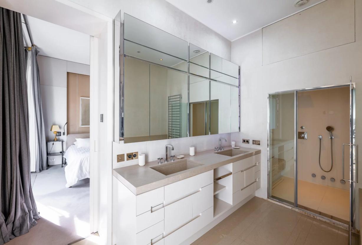 Par070 - Exceptional Apartment in the Heart of Saint-Germain-des-Prés