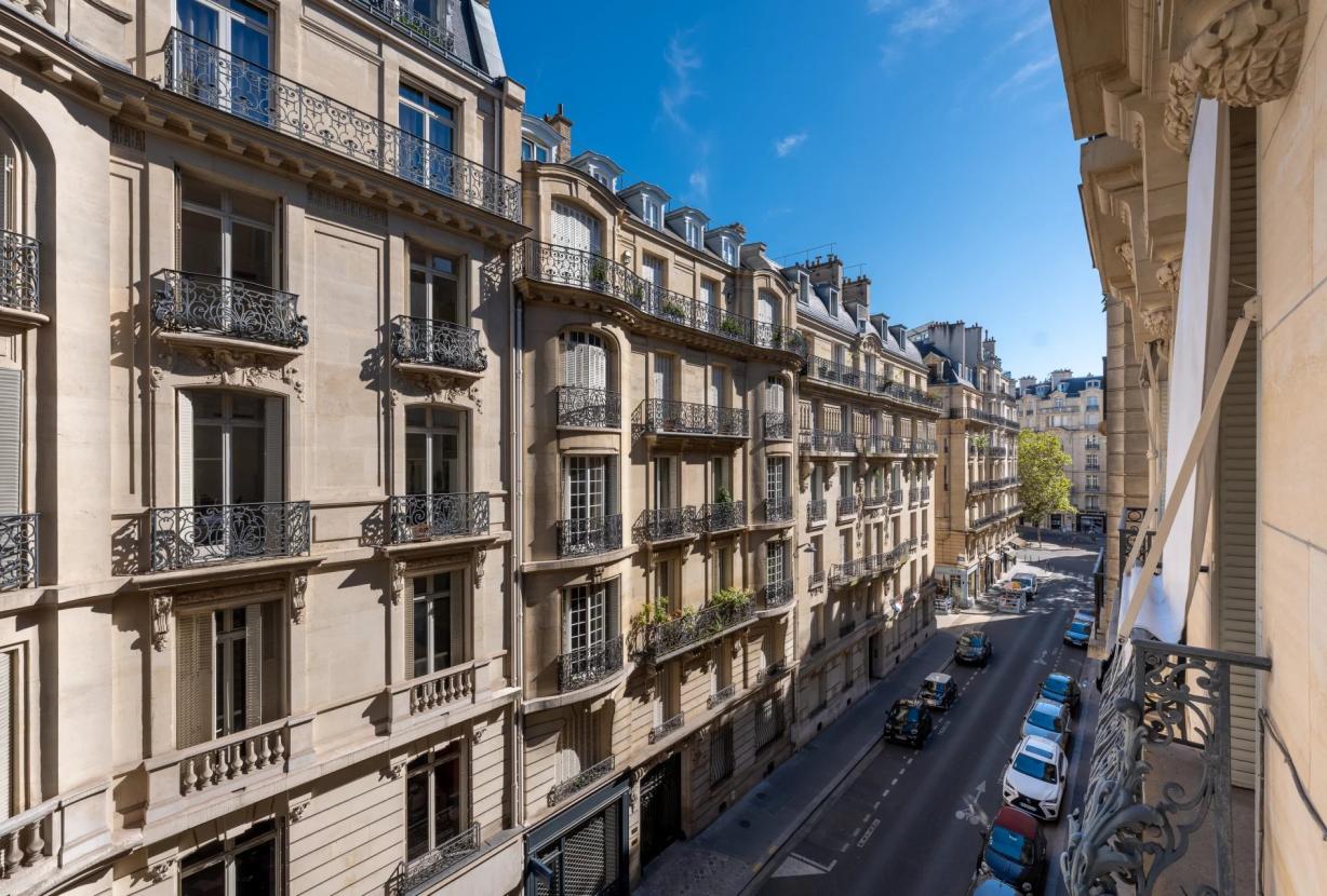 Par070 - Exceptional Apartment in the Heart of Saint-Germain-des-Prés