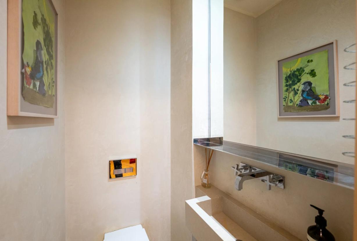 Par070 - Exceptional Apartment in the Heart of Saint-Germain-des-Prés
