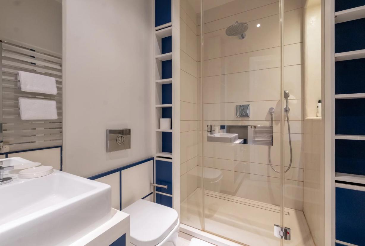 Par070 - Exceptional Apartment in the Heart of Saint-Germain-des-Prés