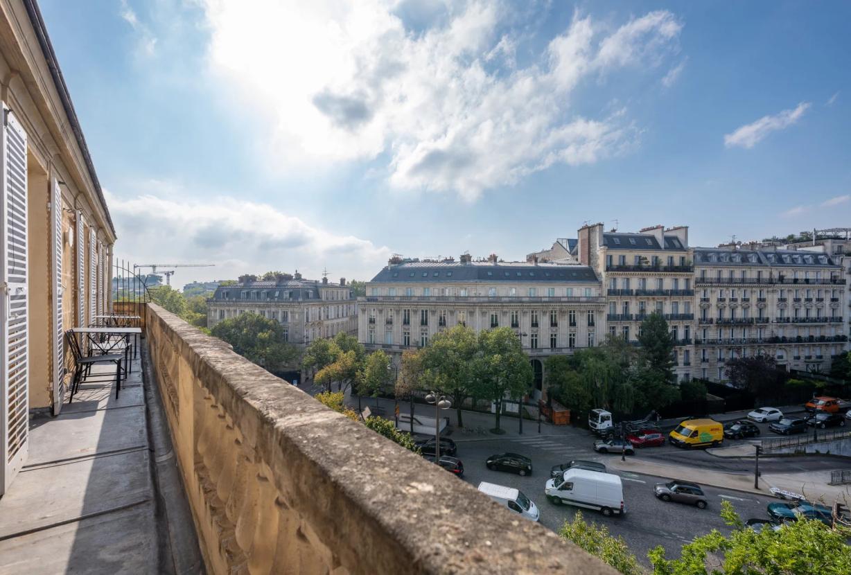 Par030 - Dernier étage avec vue Arc de Triomphe