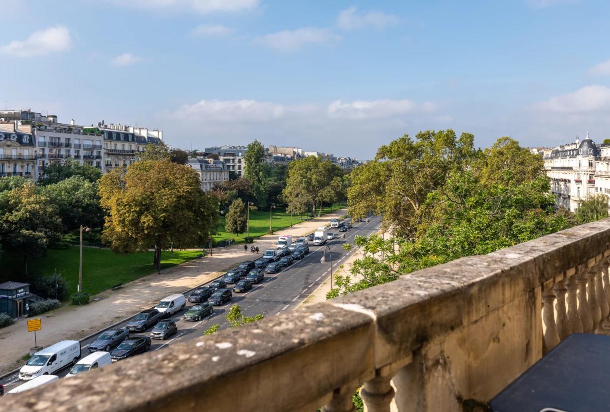 Par030 - Dernier étage avec vue Arc de Triomphe