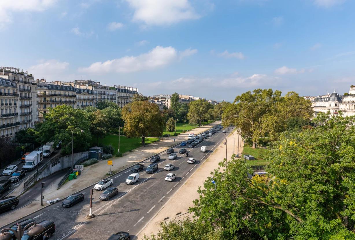 Par030 - Dernier étage avec vue Arc de Triomphe