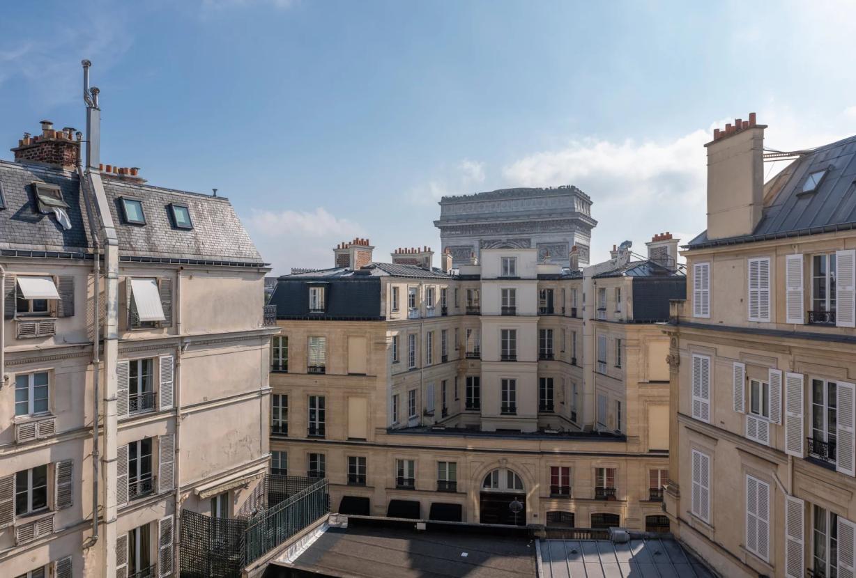 Par030 - Dernier étage avec vue Arc de Triomphe