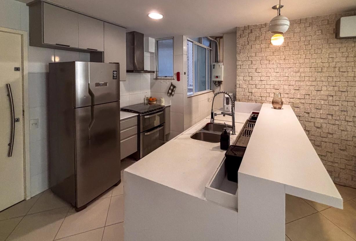 Rio554 - Apartamento para aluguel no Leme