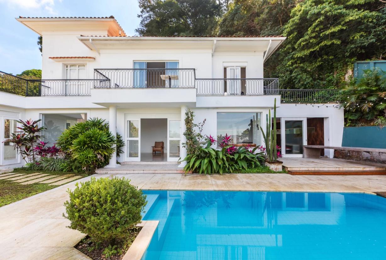 Rio096 - Unique Property in Laranjeiras – Iconic Views Over Rio