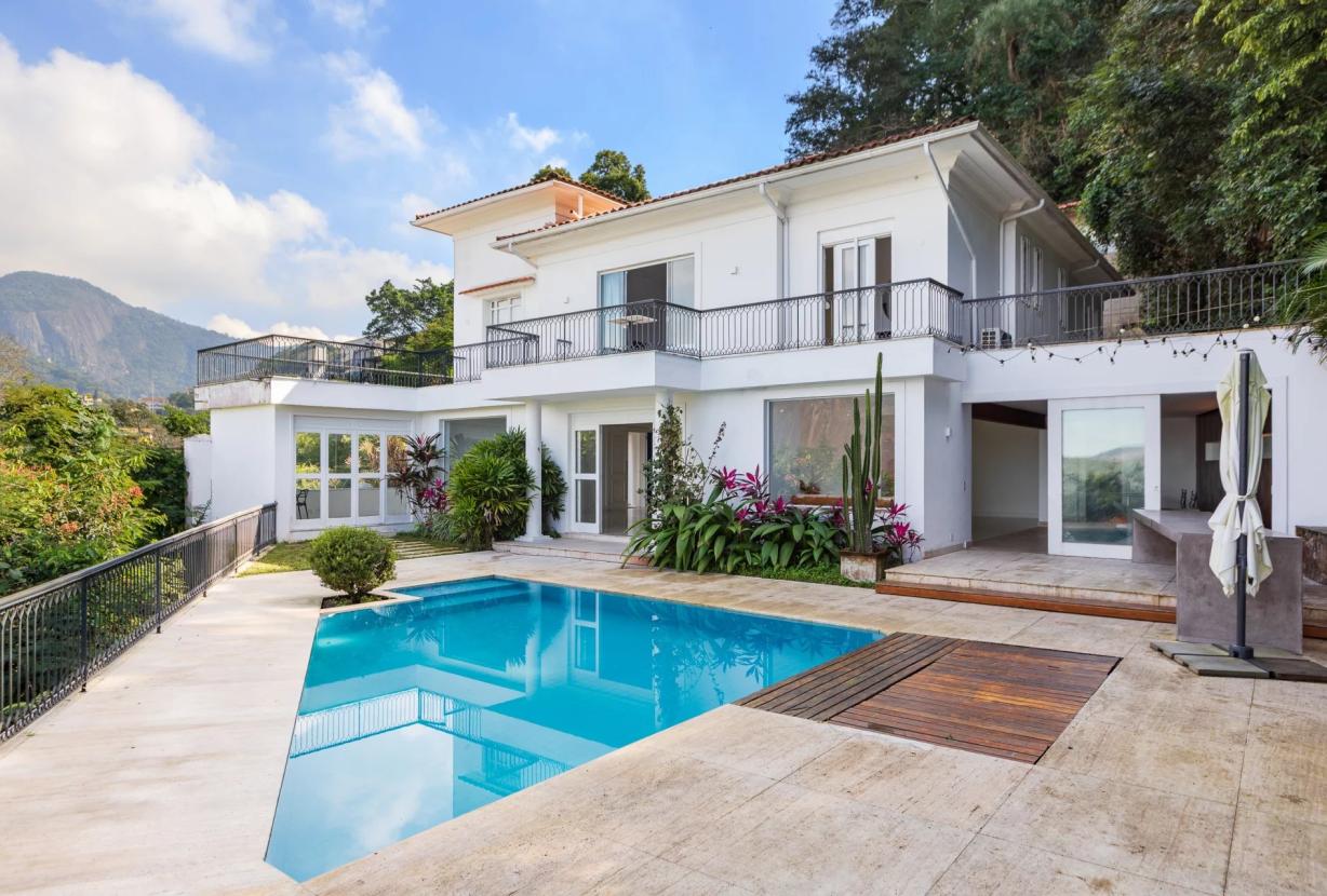 Rio096 - Unique Property in Laranjeiras – Iconic Views Over Rio