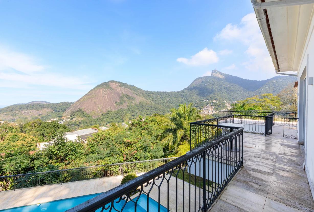Rio096 - Unique Property in Laranjeiras – Iconic Views Over Rio