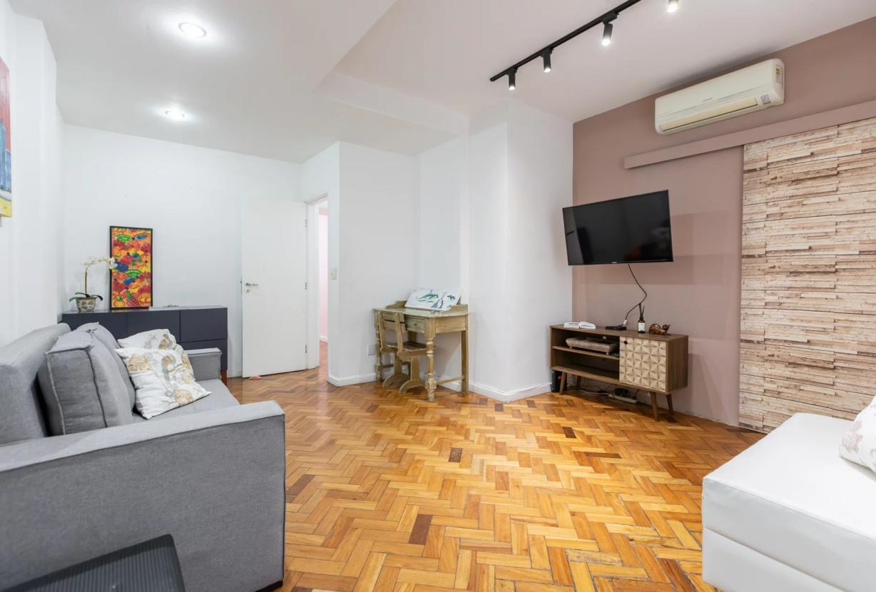 Rio374 - Apartamento espaçoso no Leblon
