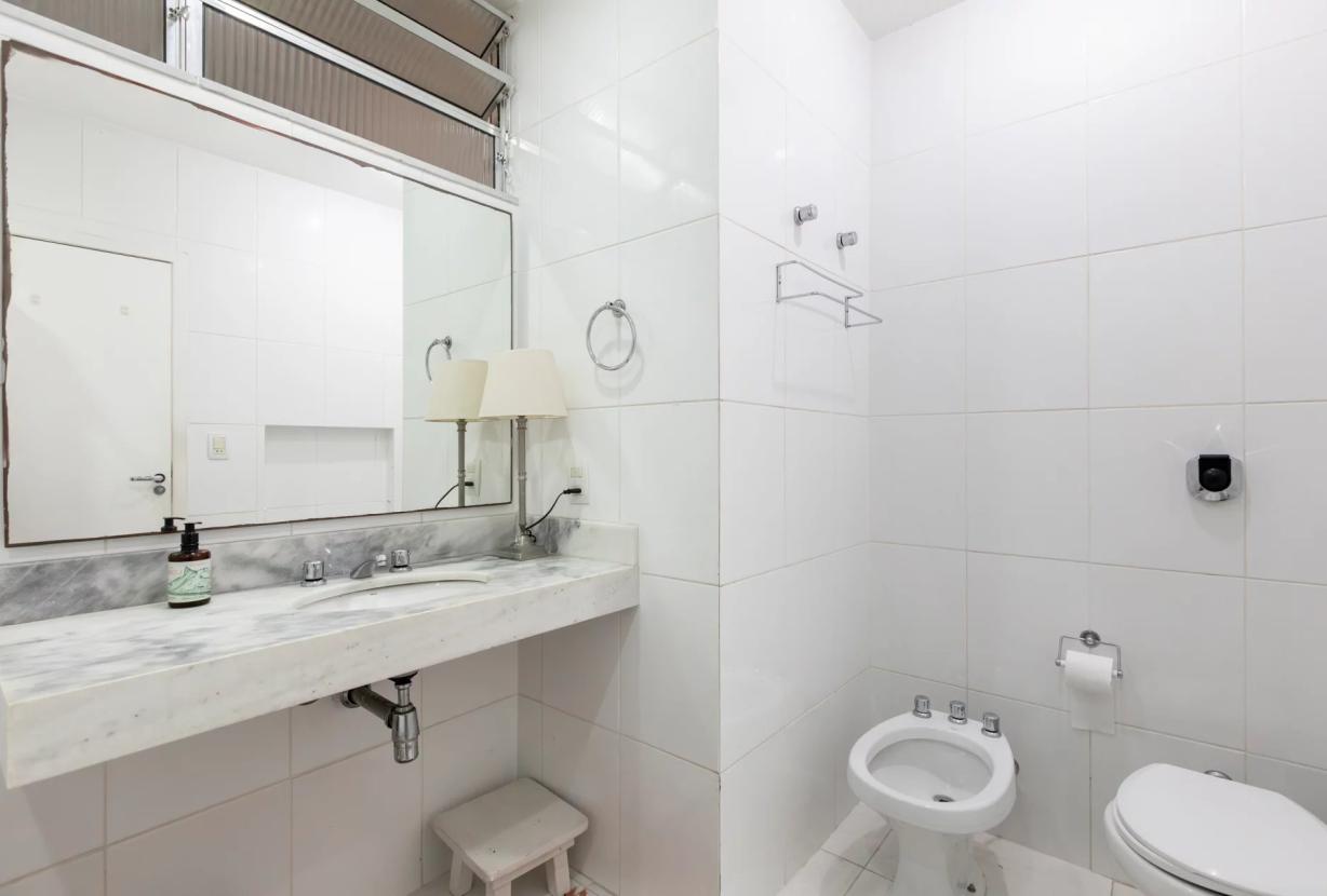 Rio374 - Apartamento espaçoso no Leblon