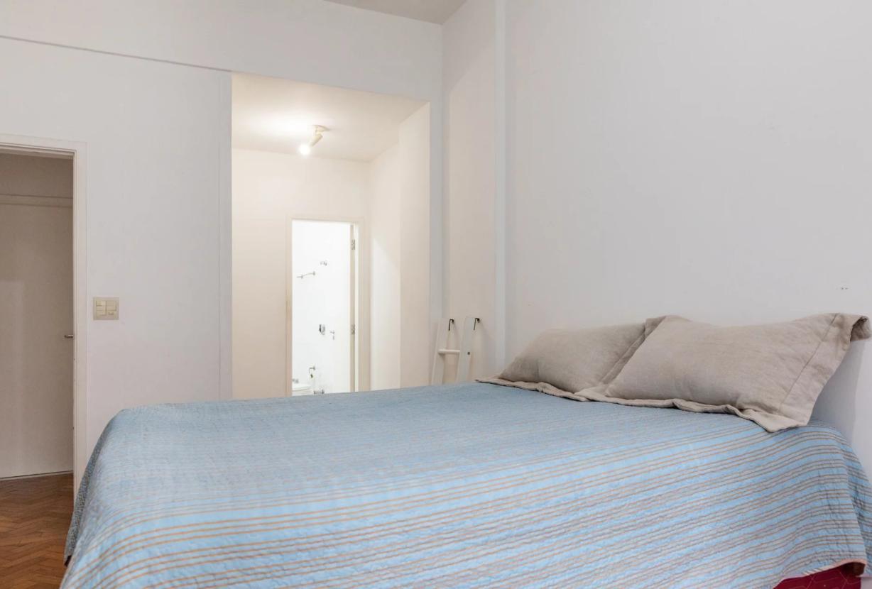 Rio374 - Apartamento espaçoso no Leblon