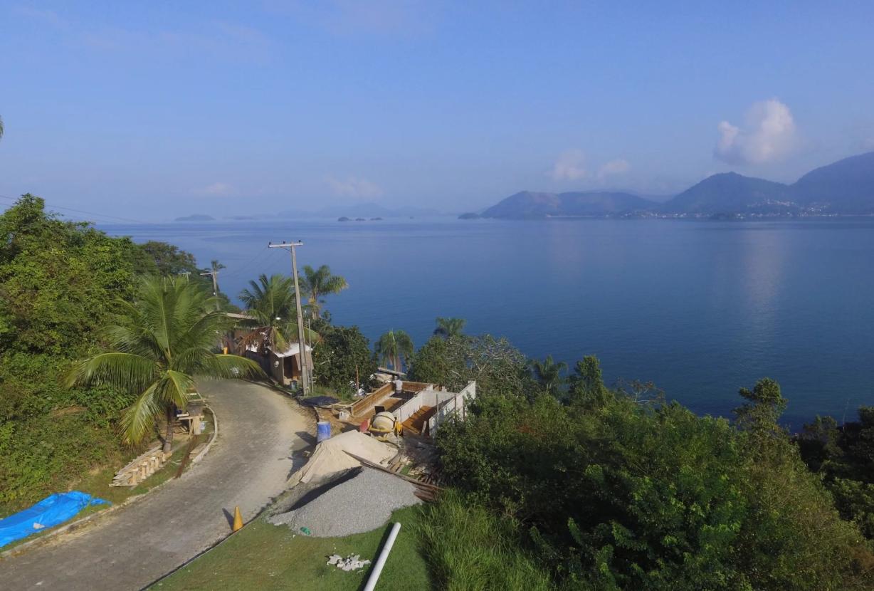 Ang066 – Seafront Land in Angra dos Reis