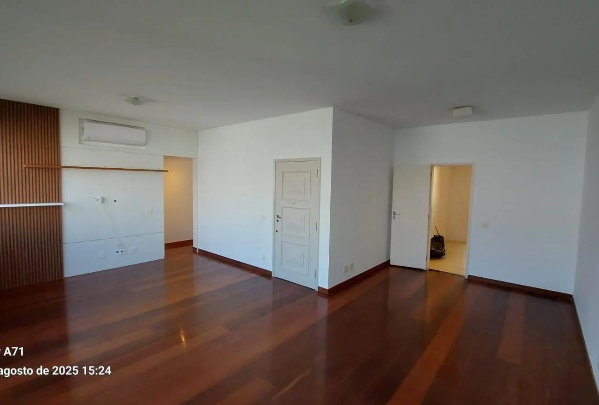Charmoso apartamento idealmente localizado em Ipanema