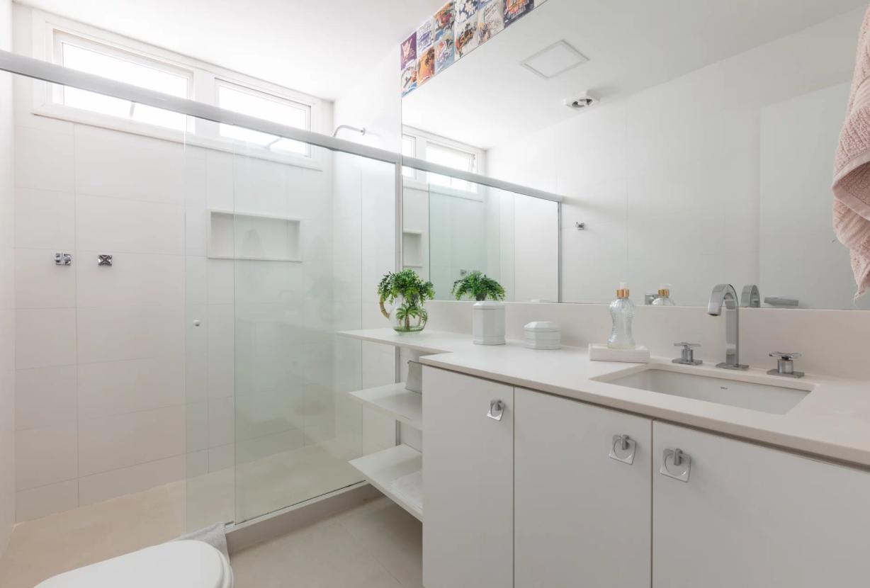 Rio363 - Oceanfront Apartment in Ipanema with 3 Suites