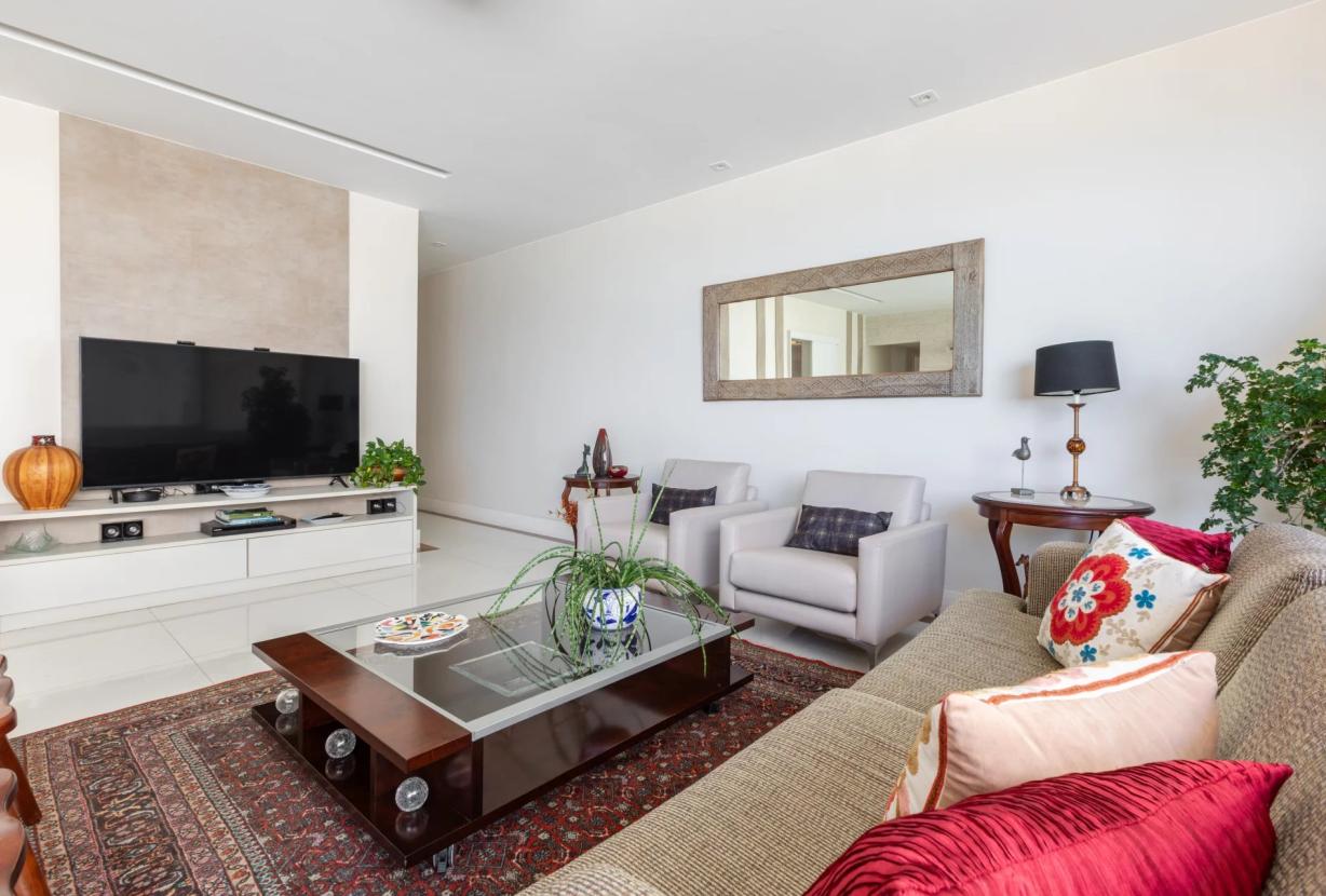 Rio363 - Oceanfront Apartment in Ipanema with 3 Suites