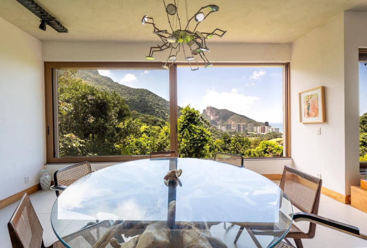 Rio095 - Spectacular villa atop São Conrado