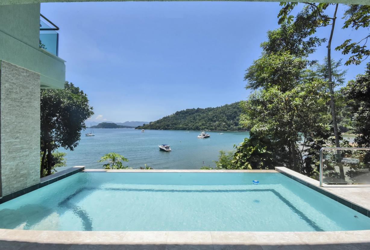 Ang013 - Propriété en bord de mer à Angra dos Reis