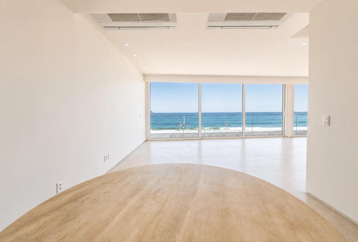 Rio312 - Fully renovated penthouse on Vieira Souto