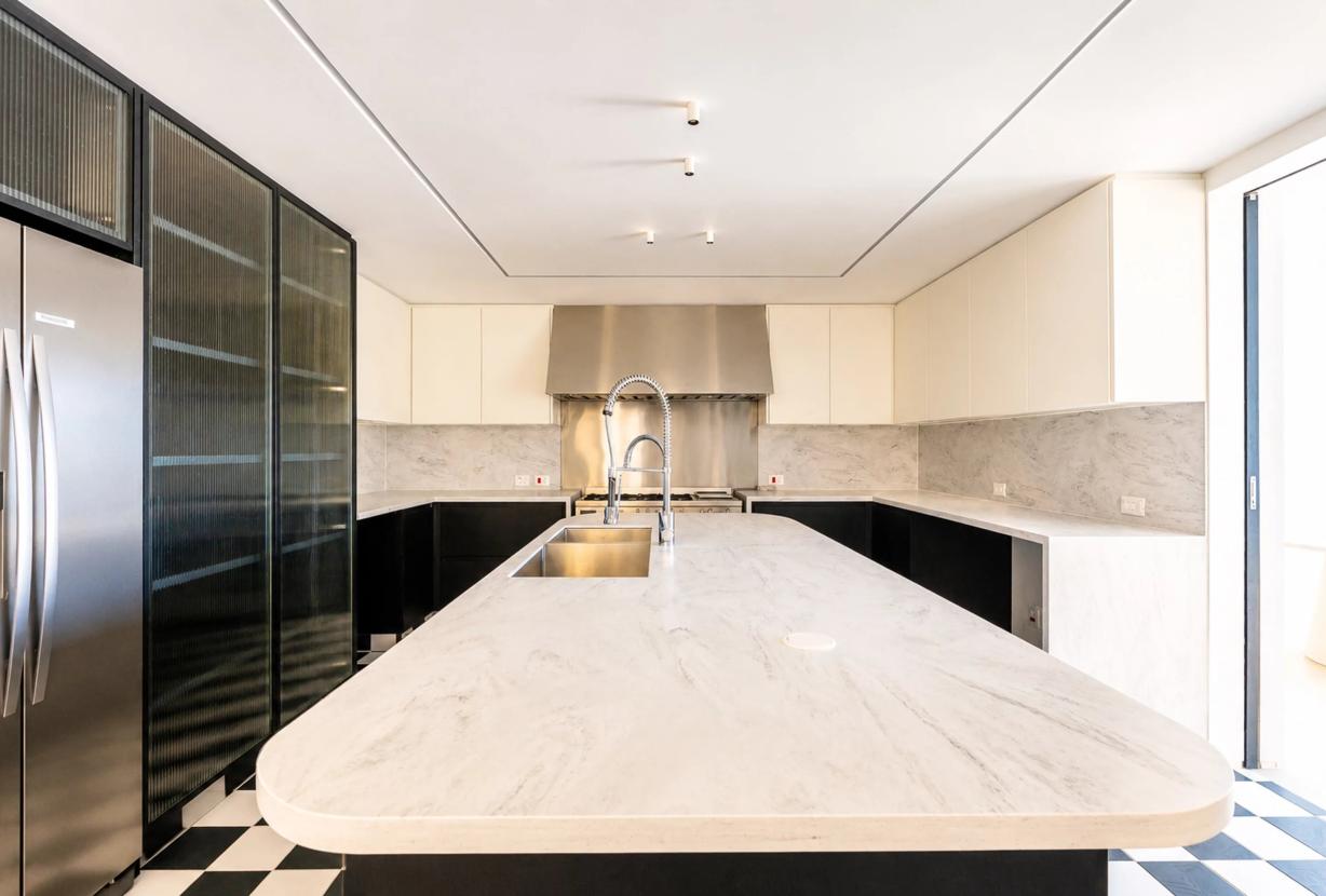 Rio312 - Fully renovated penthouse on Vieira Souto