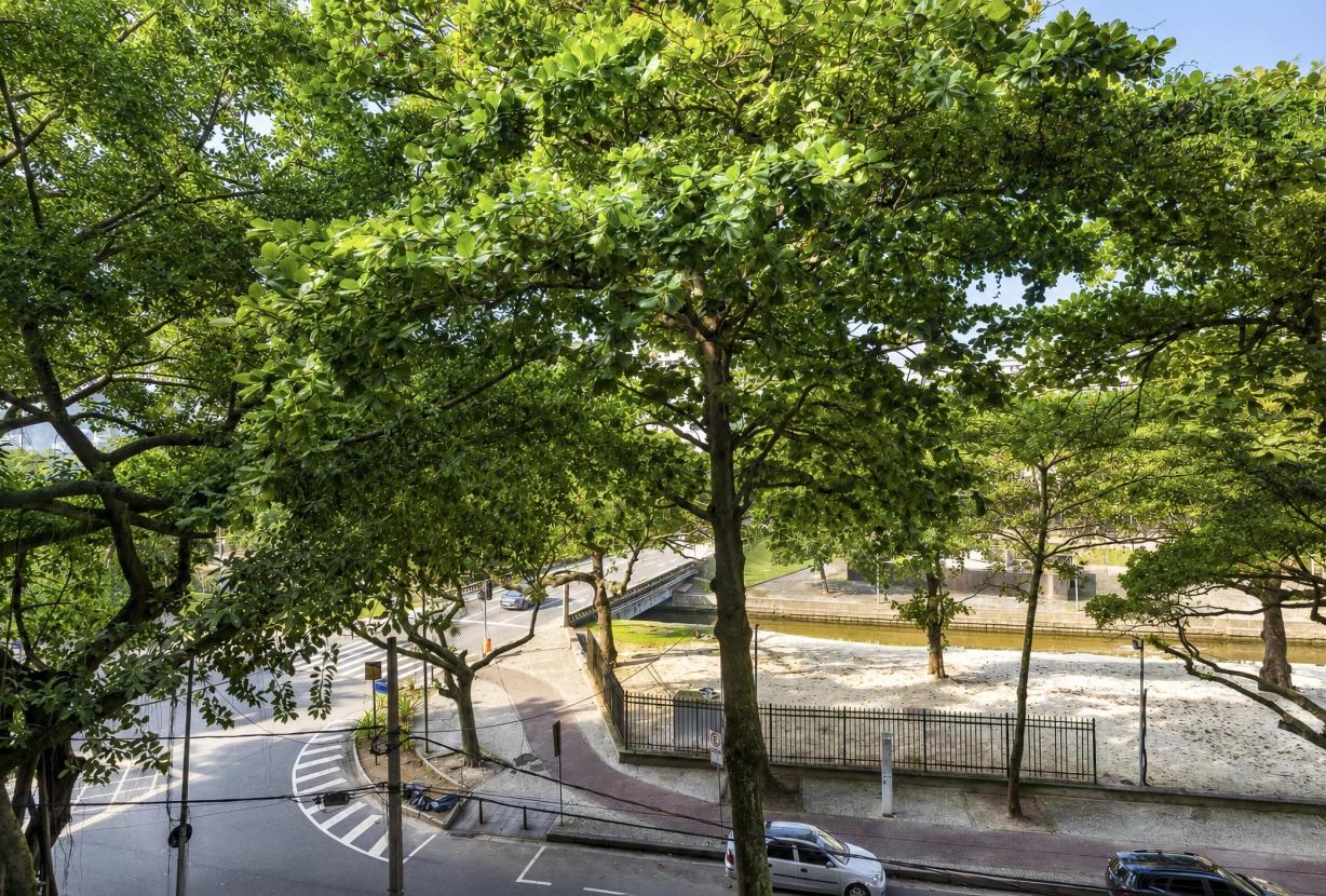 Rio204 - Leblon: 174 m² apartment in need of renovation, facing Jardim de Alah