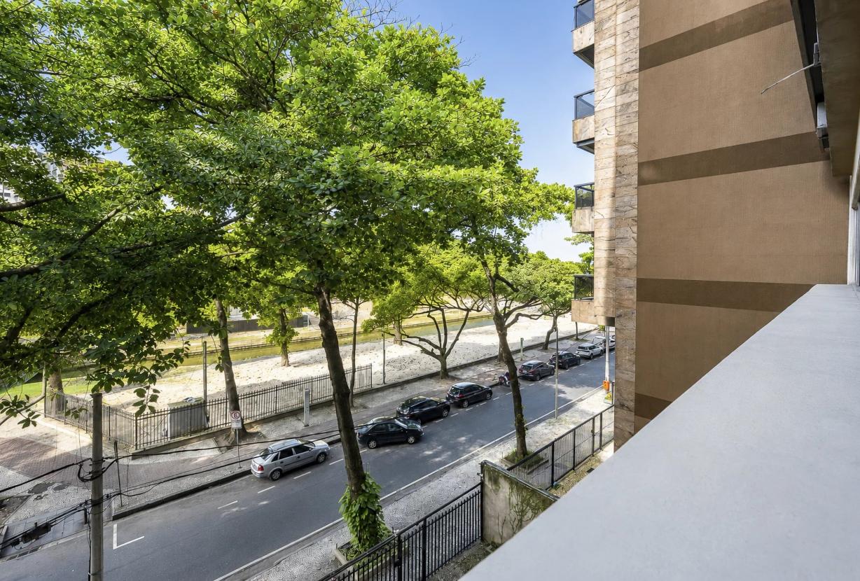 Rio204 - Leblon: 174 m² apartment in need of renovation, facing Jardim de Alah