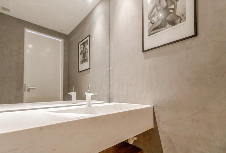 Rio029 - Spacious 4 bedroom penthouse in Ipanema for sale