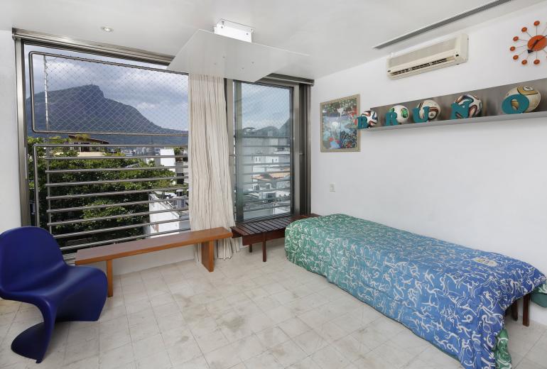 Rio036 - Penthouse in Ipanema for sale