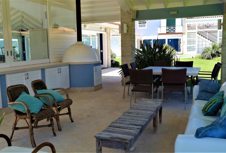 Buz043 - Casa luxuosa com piscina frente ao mar em Búzios