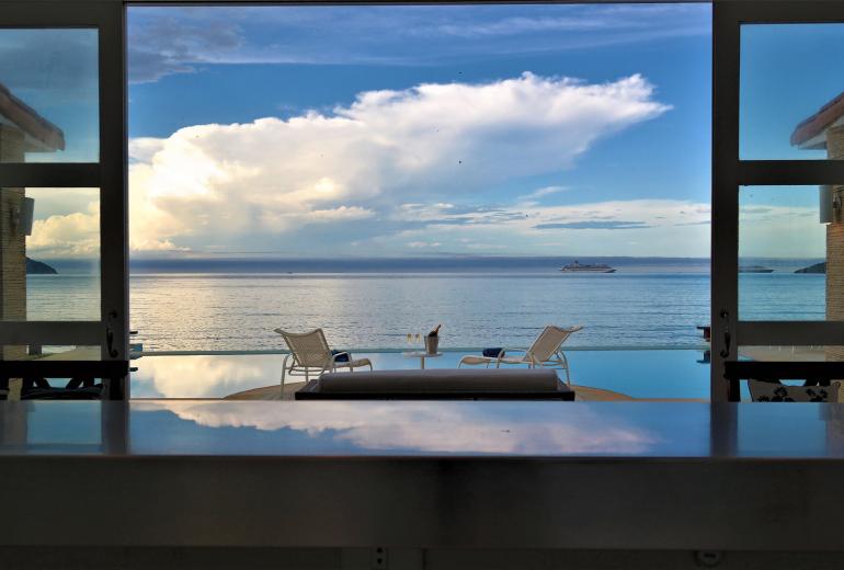 Buz043 - Villa de luxe avec piscine en front de mer à Búzios