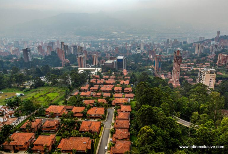 Med008 -Penthouse avec piscine à Medellin