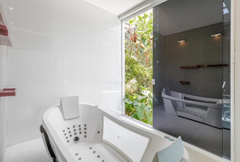 Rio052 - Beautiful villa with spectacular sea views in Joá