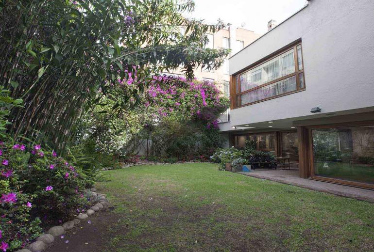 Bog284 - Casa espectacular de 2 pisos con jardin en Bogota