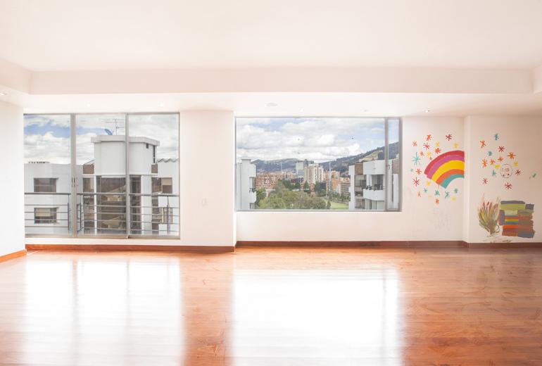 Bog335 - Apartamento de 6 cuartos en Santa Barbara, Bogotá