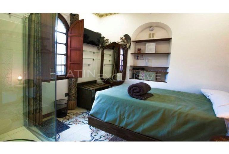 Bog262 - Spanish-style colonial house