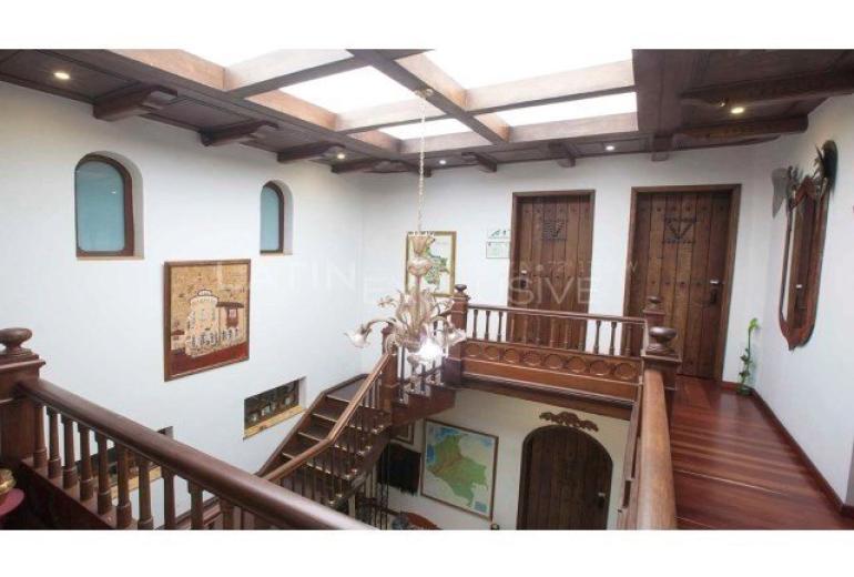 Bog262 - Spanish-style colonial house