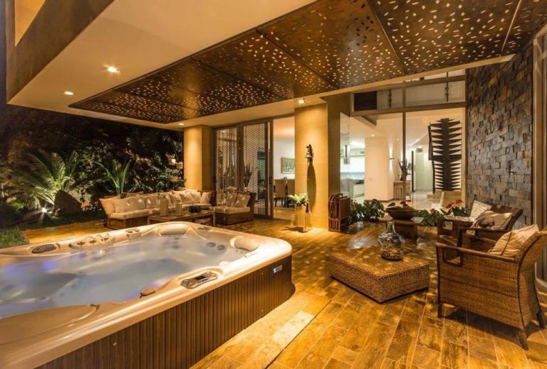 Med032 - Luxurious house with jacuzzi and city view