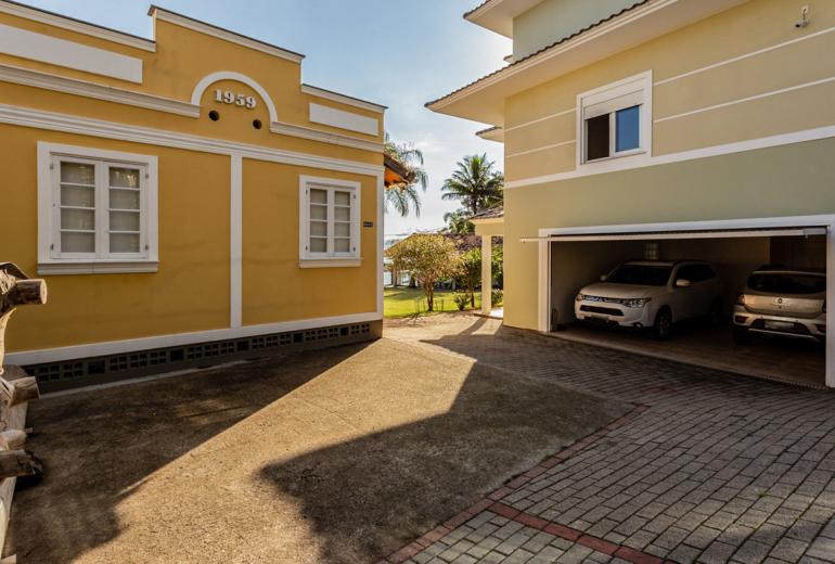 Flo542 - Beautiful sea front villa in Florianópolis